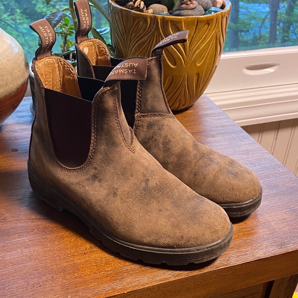 Blundstone Chukka Boots in Brown Suede
